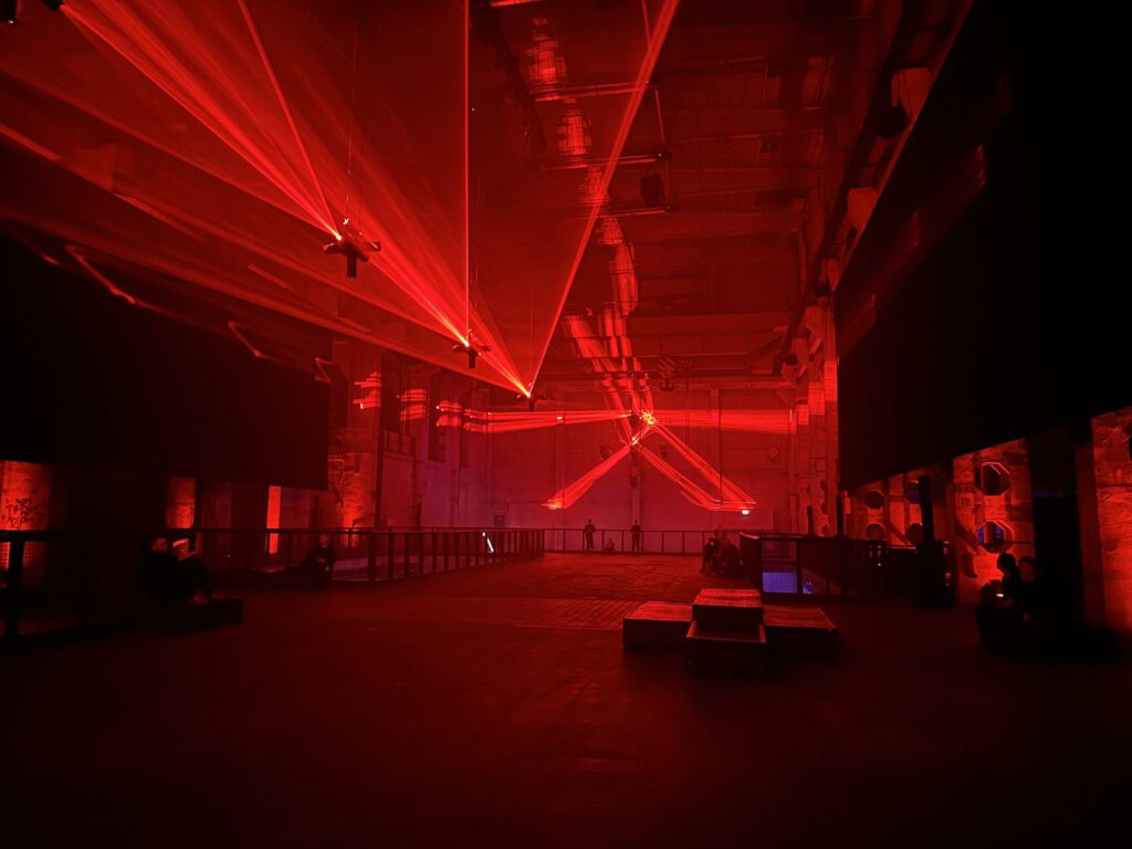 VEKTOR – Laser, Klang und ein Kraftwerk